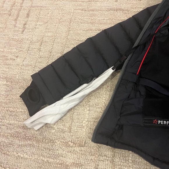 Perfect Moment Ski Jacket - Picture 4 of 11